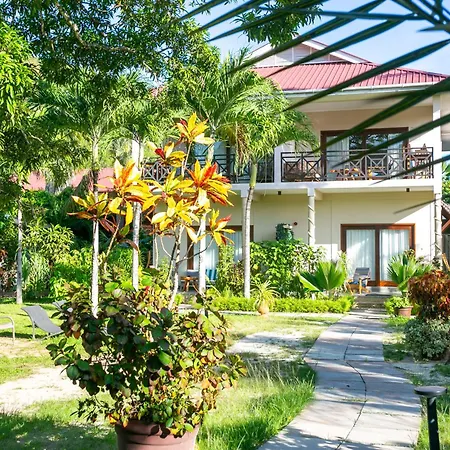 Les Lauriers Eco Hotel-3